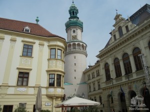 Дом Шторно, Пожарная башня и дом Гамбринуса (Венгрия)