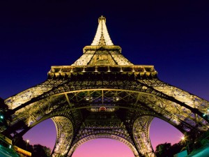 Эйфелева башня - изысканная дама Парижа