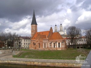 Костел Св. Витовта на набережной Каунаса