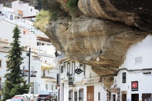 Испанская деревенька в скале. Провинция Кадис, Андалусия