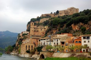Живописная деревня Миравет в Каталонии (Испания)