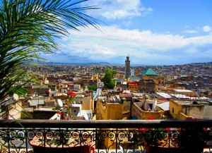 Вид на Старый город (медина) Феса с балкончика отеля (Марокко)