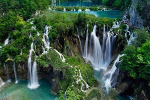 Хорватия, водопады в Плитвицких озерах (Хорватия)