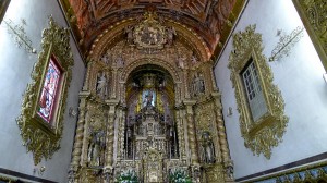 Внутреннее убранство Капеллы Костей в Фаро (Португалия)