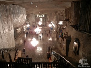 Часовня Святой княгини Кинги - самое большое и завораживающее помещение в соляных шахтах Велички (Польша)