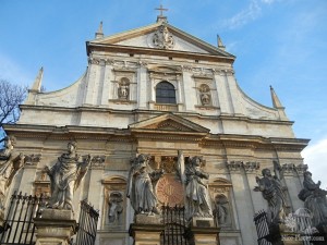 Роскошный фасад костела Святого Петра и Павла