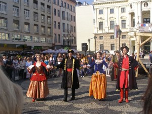 Барочные танцы на Гвездославовой площади (Словакия)