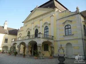 Фасад замка в Киттзее (Австрия)