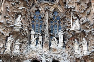 Детали лепки на фасаде Саграды (Барселона)