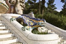Дракон или саламандра стал самой популярной скульптурой в парке Гуэль (Барселона)