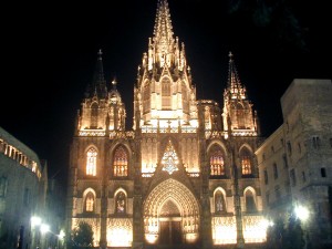 Кафедральный собор Барселоны в ночной подсветке