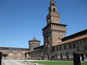 Внутренний двор замка Сфорцеско (Милан)
