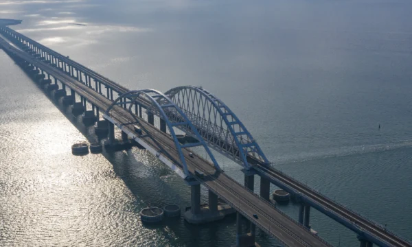 Минтранс не будет снимать ограничения на проезд по Крымскому мосту Минтранс не будет снимать ограничения на проезд по Крымскому мосту