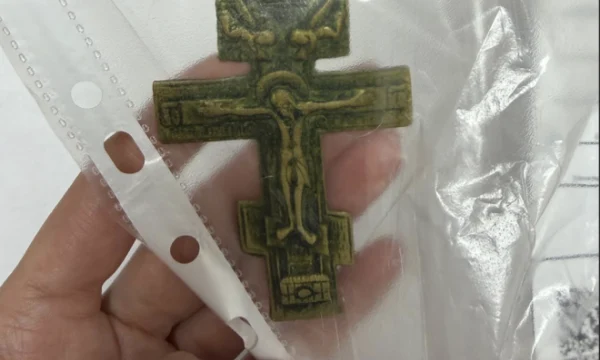 Российской туристке не дали улететь на отдых в Хургаду с крестом на шее Российской туристке не дали улететь на отдых в Хургаду с крестом на шее