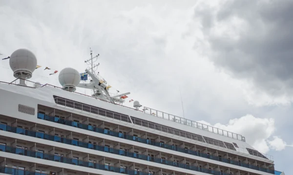 Туристов, застрявших на лайнере в Катаре, переселят в гостиницу Туристов, застрявших на лайнере в Катаре, переселят в гостиницу