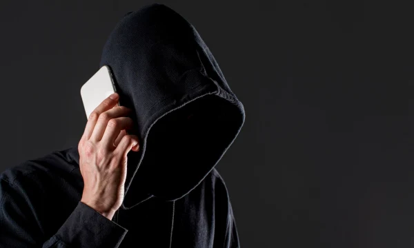 Мошенники все чаще угрожают вернувшимся из-за рубежа туристам Мошенники все чаще угрожают вернувшимся из-за рубежа туристам