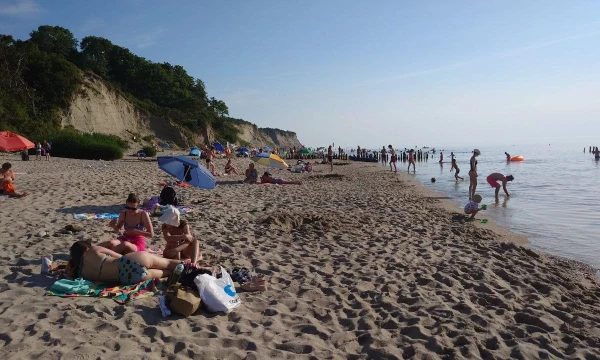 Балтийское море прогрелось, как на юге, но купаться туристы не спешат Балтийское море прогрелось, как на юге, но купаться туристы не спешат
