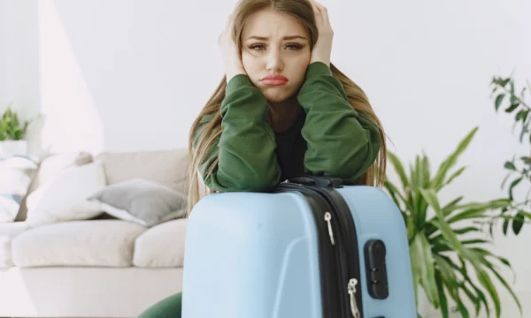 Туристы боятся увольнения из-за переноса рейса с Пхукета на 4 дня Туристы боятся увольнения из-за переноса рейса с Пхукета на 4 дня